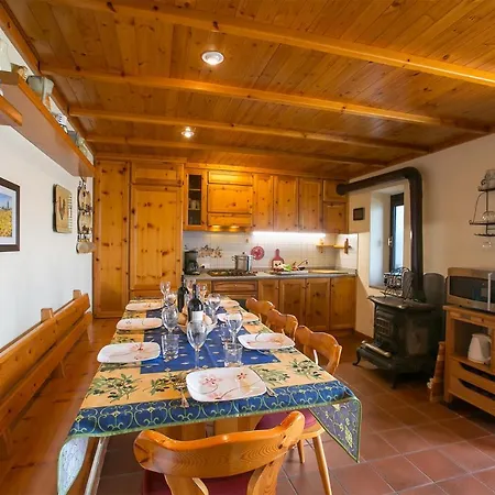 Vakantiehuis Sleeps 7 *