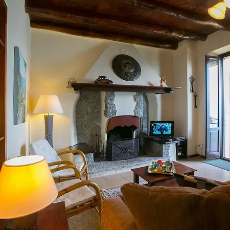 Sleeps 7 Vakantiehuis Rezzonico