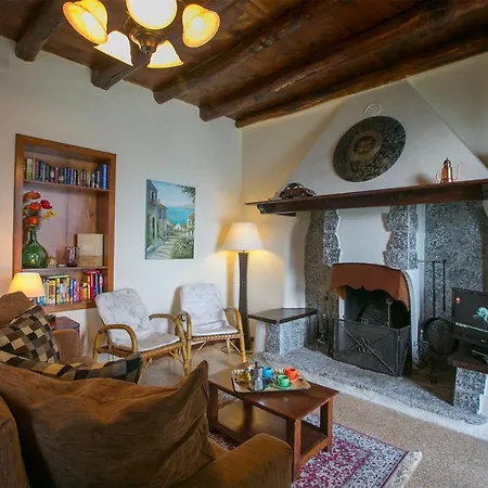 Vakantiehuis Sleeps 7 *