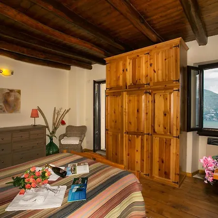Sleeps 7 Vakantiehuis Rezzonico